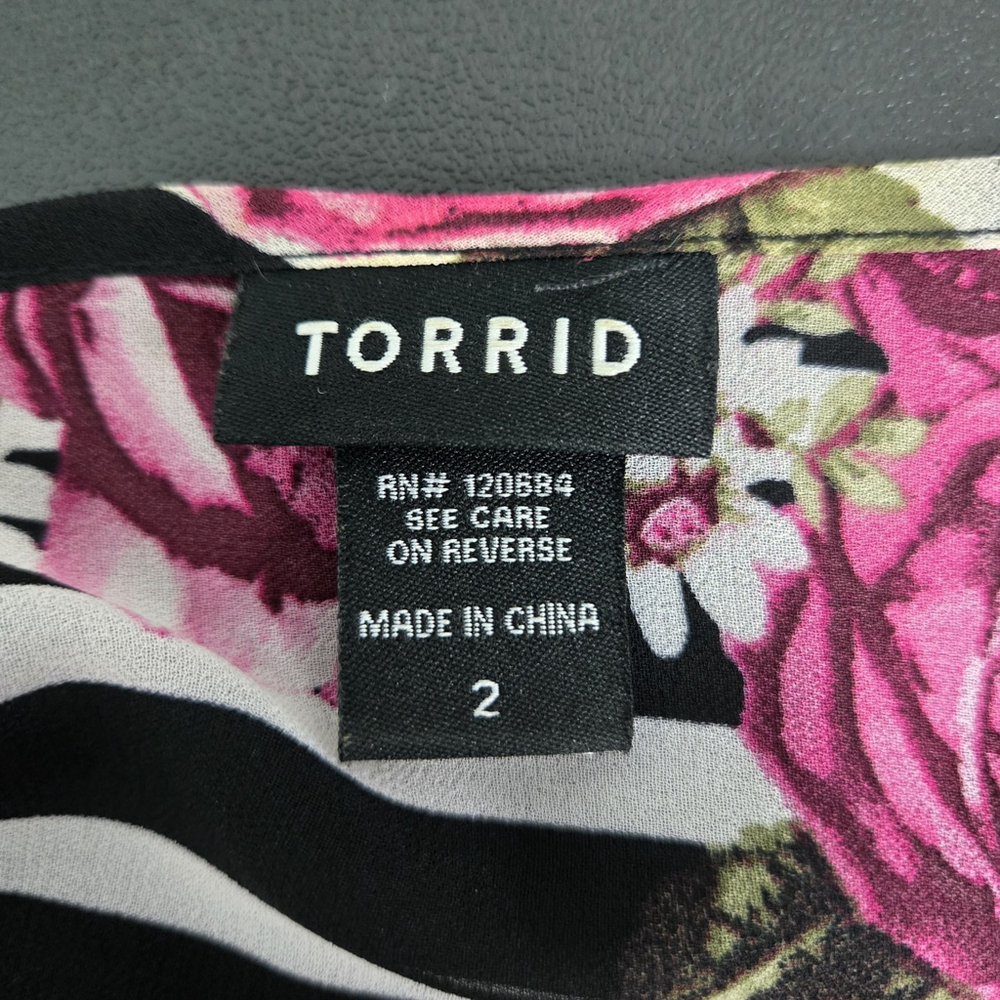 Torrid Womens Rose Button Back Top Size 2X Striped Feminine Grunge Whimsigoth - Picture 6 of 8